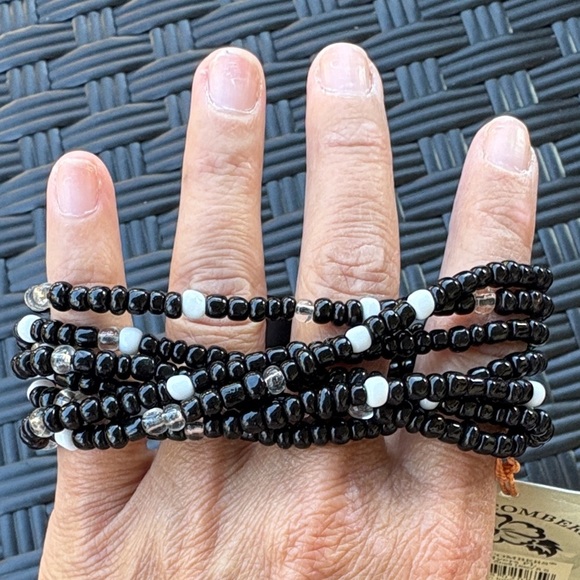 Black and White Beaded Stretch Bracelet - Picture 2 of 2